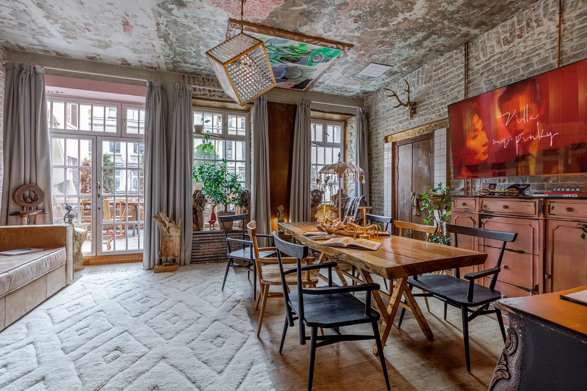 Photo Gallery image 0