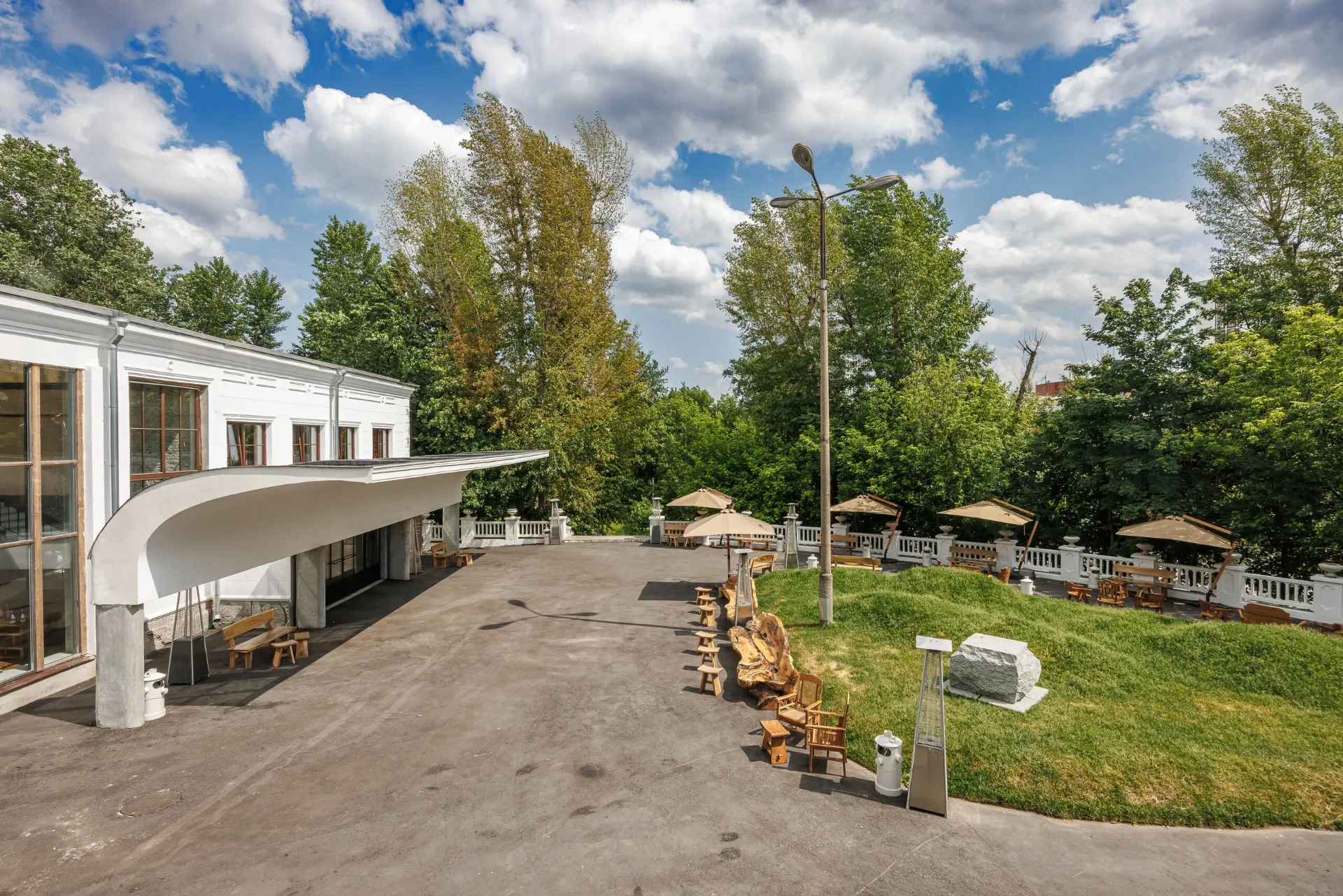 Photo Gallery image 0